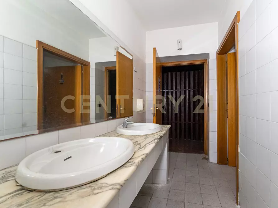 Immagine 54 di Locale commerciale in affitto  in Via Catira 2 a San Gregorio Di Catania