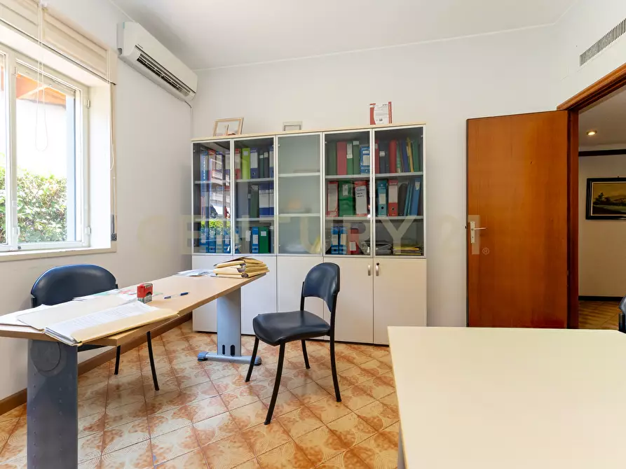 Immagine 12 di Ufficio in vendita  in Via Grazia Deledda 2 a Catania