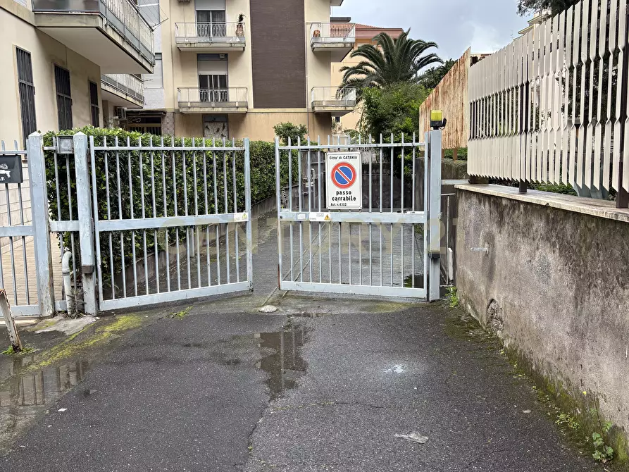 Immagine 2 di Garage in vendita  in Via Francesco Fusco 20 a Catania