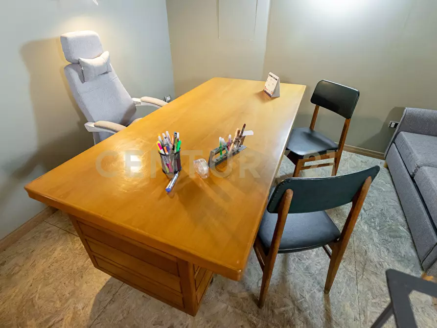 Immagine 35 di Locale commerciale in vendita  in Largo Rosolino Pilo 6 a Catania