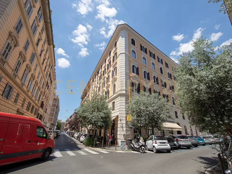 Immagine 43 di Quadrilocale in vendita  in Via Plinio 22 a Roma