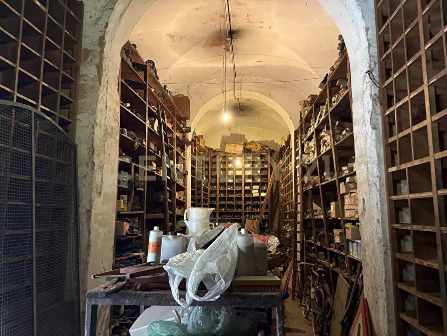 Immagine 38 di Locale commerciale in vendita  in Via 6 Aprile 59 a Catania