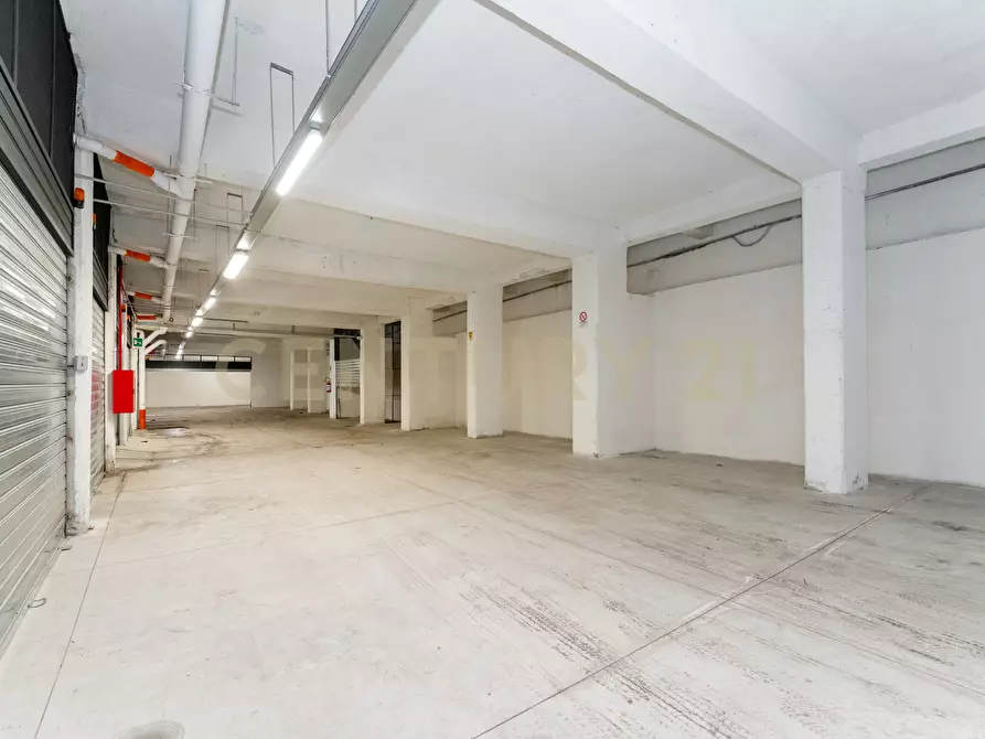 Immagine 39 di Garage in vendita  in Viale Artale Alagona 27 a Catania