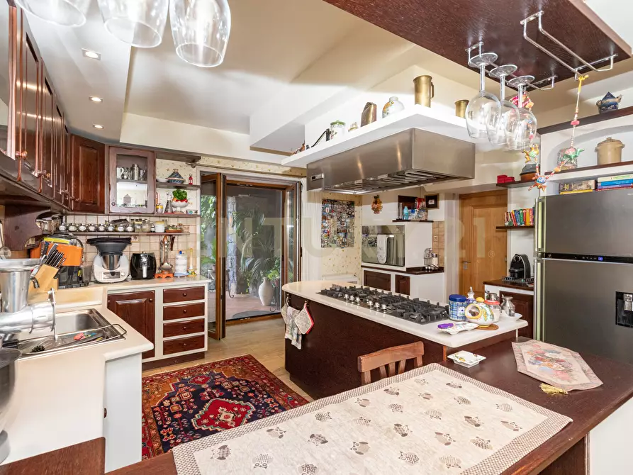 Immagine 34 di Villa in vendita  in Via Brinzio 20 a Aci Catena