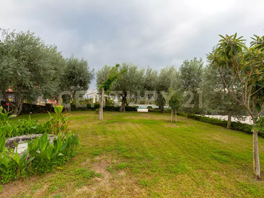 Immagine 71 di Villa in vendita  in Via Brinzio 20 a Aci Catena