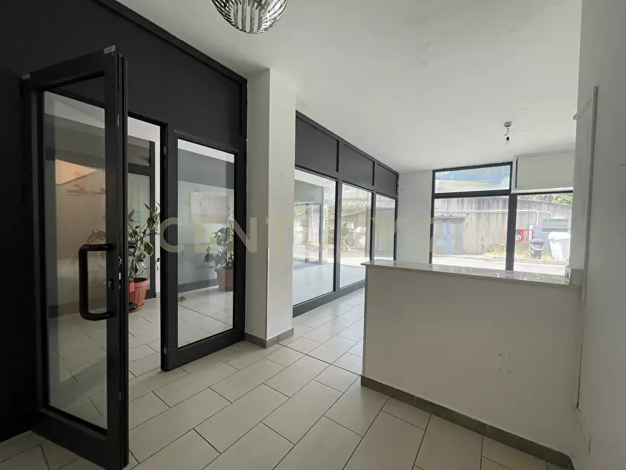 Immagine 7 di Locale commerciale in vendita  in Piazza Primo Wongher 17 a Monte Argentario