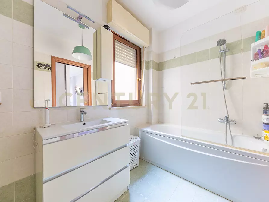 Immagine 25 di Bilocale in vendita  in Via Raffaello Liberti 163 a Roma