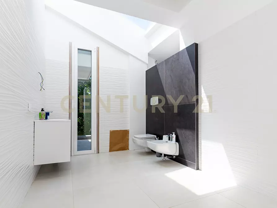 Immagine 35 di Villa in vendita  in SS284 a Adrano