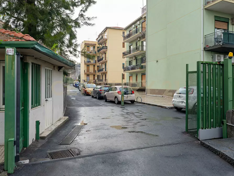 Immagine 3 di Magazzino in vendita  in Via del Bosco 407 a Catania