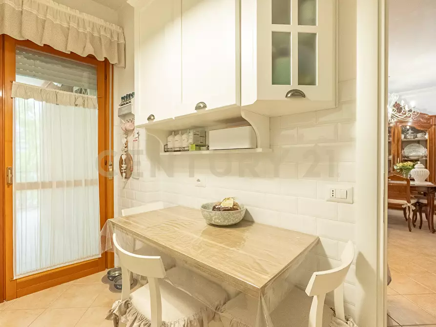 Immagine 14 di Quadrilocale in vendita  in Via Moggio Udinese 28 a Roma