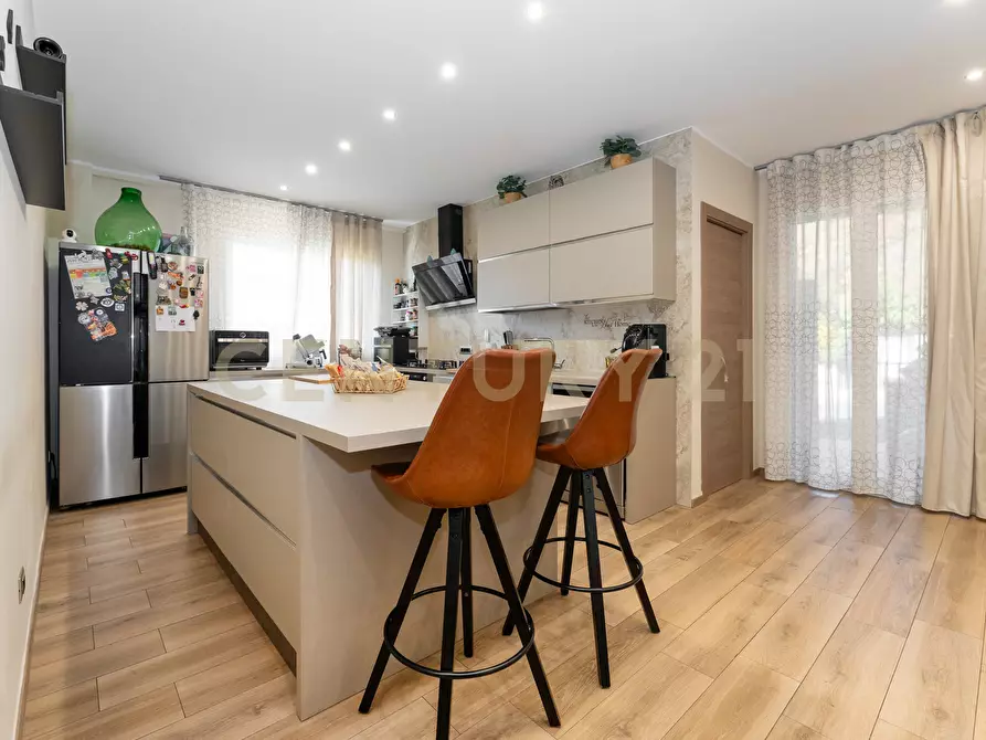 Immagine 31 di Pentalocale in vendita  in Via Lo Jacono Francesco 53 a Sant'agata Li Battiati