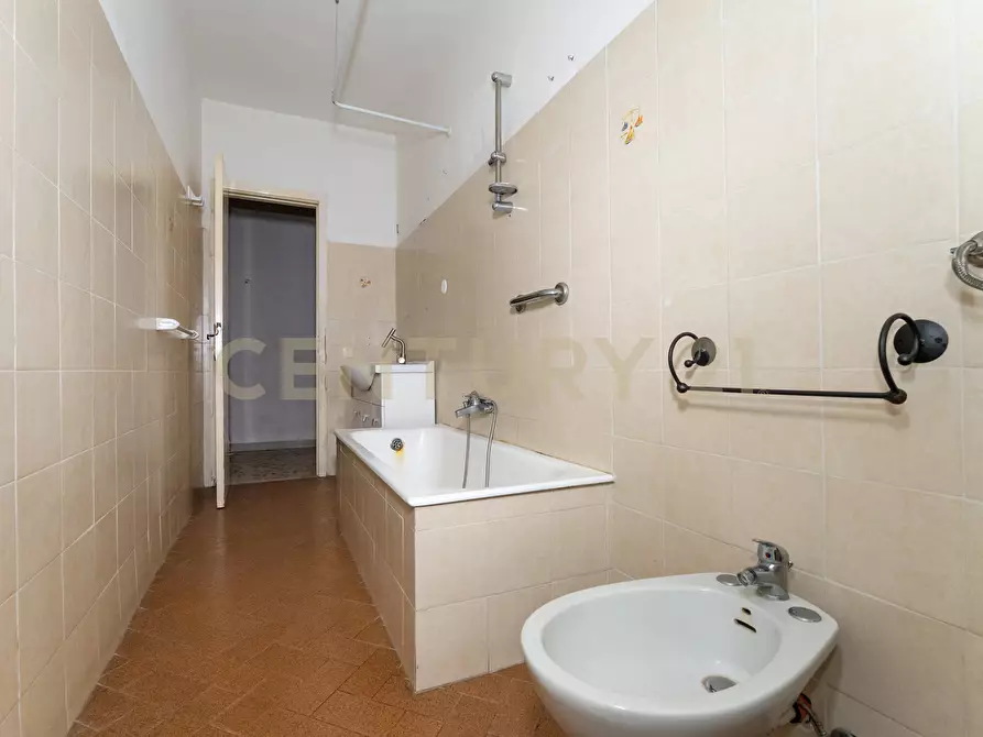 Immagine 31 di Pentalocale in vendita  in Via Due Obelischi 48 a Gravina Di Catania