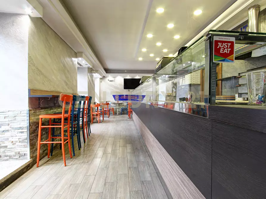 Immagine 10 di Pizzeria / Pub in vendita  in Via Montebuono 1 a Roma