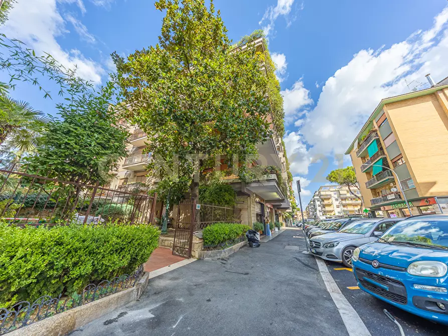 Immagine 63 di Appartamento in vendita  in Via Bevagna 68 a Roma