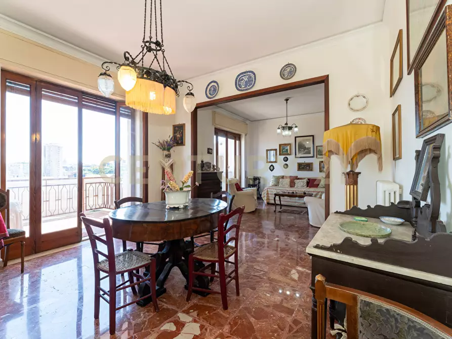 Immagine 11 di Pentalocale in vendita  in Via Redentore 15 a Catania