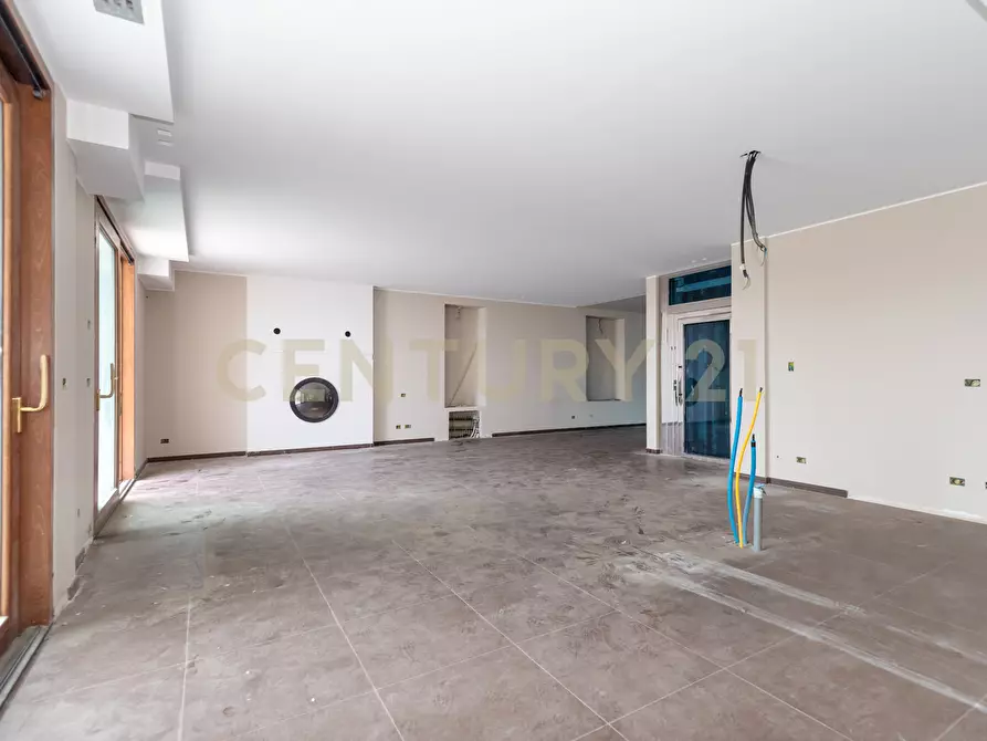 Immagine 36 di Pentalocale in vendita  in Via Lorenzo Maddem 67 a Acireale