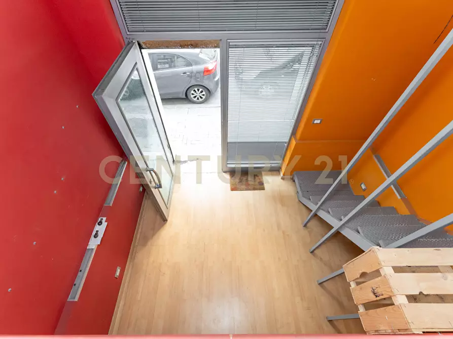 Immagine 11 di Locale commerciale in vendita  in Via Padova 64 a Catania