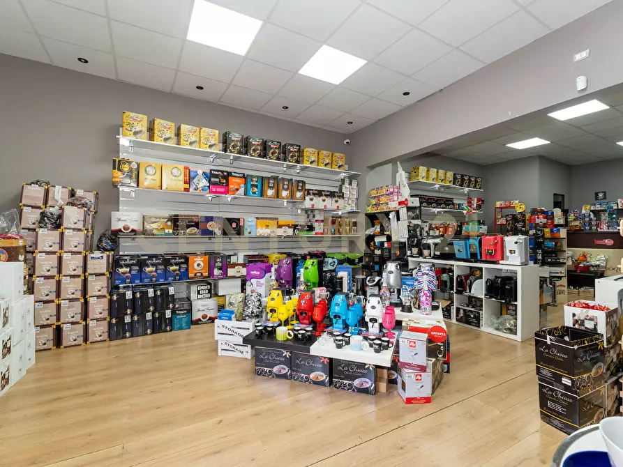 Immagine 38 di Casa indipendente in vendita  in Via Giuseppe Garibaldi 68-70-72 a Nicolosi