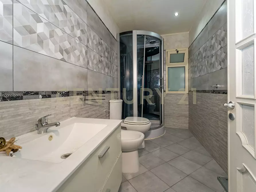 Immagine 13 di Trilocale in vendita  in Via del Piccone 7 a Catania