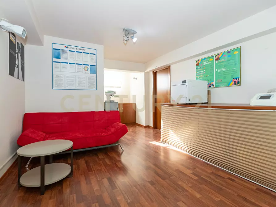 Immagine 21 di Pentalocale in vendita  in Via Pietra dell'Ova 396396 a Tremestieri Etneo