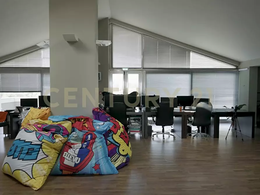 Immagine 30 di Attività commerciale in vendita  in Via Napoli sn a Aci Castello