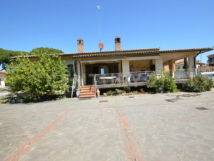 Immagine 1 di Villa in vendita  a Grosseto