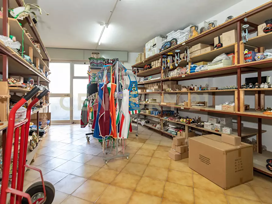 Immagine 3 di Locale commerciale in vendita  in Via Antonio Gramsci 3434 a Fiumefreddo Di Sicilia