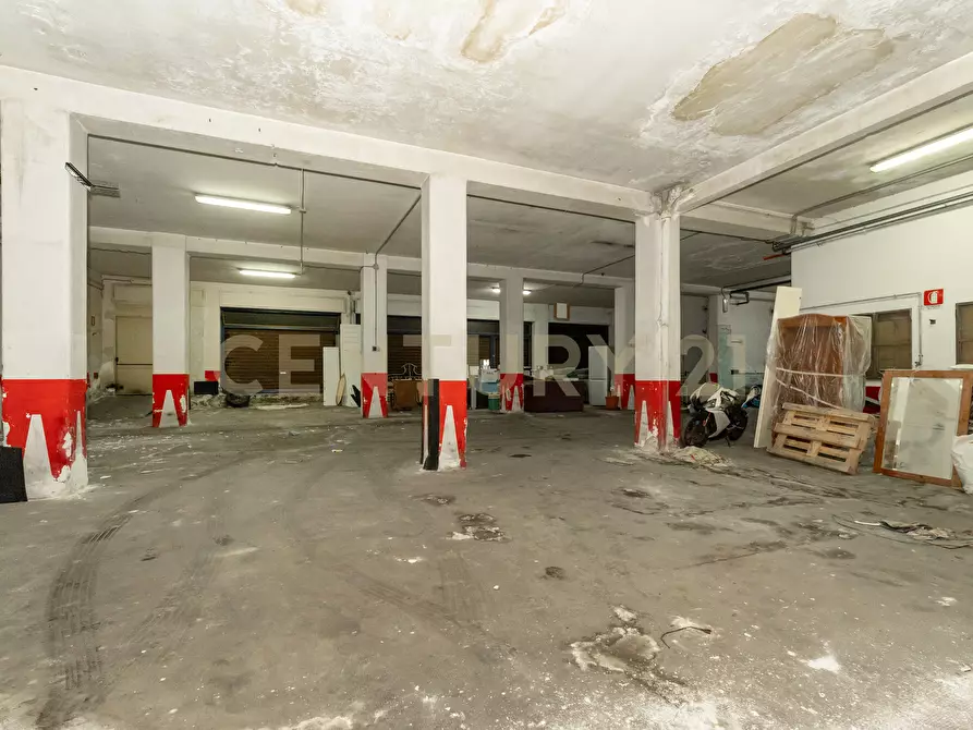 Immagine 24 di Garage in vendita  in Via Enna 13 a Catania