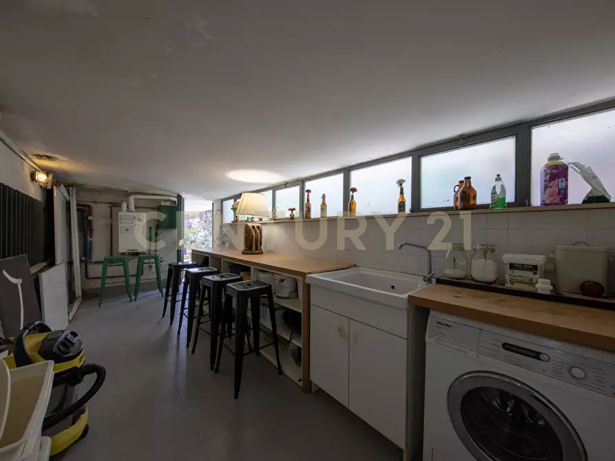 Immagine 45 di Pentalocale in vendita  in Viale Cortina d'Ampezzo 135 a Roma