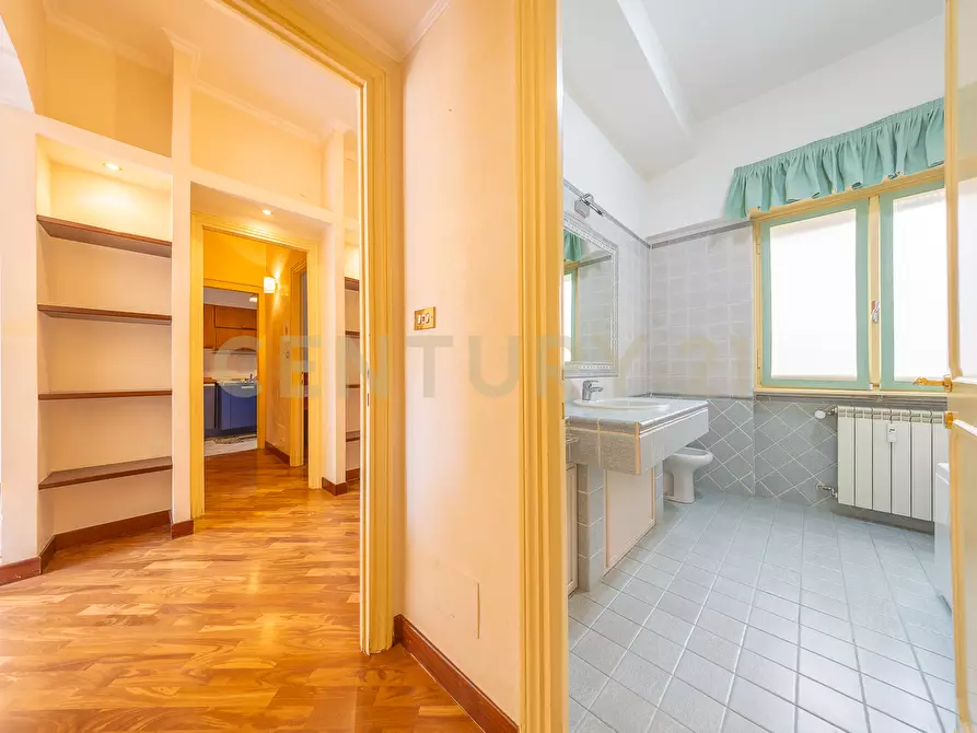 Immagine 40 di Trilocale in vendita  in Via Bevagna 56 a Roma