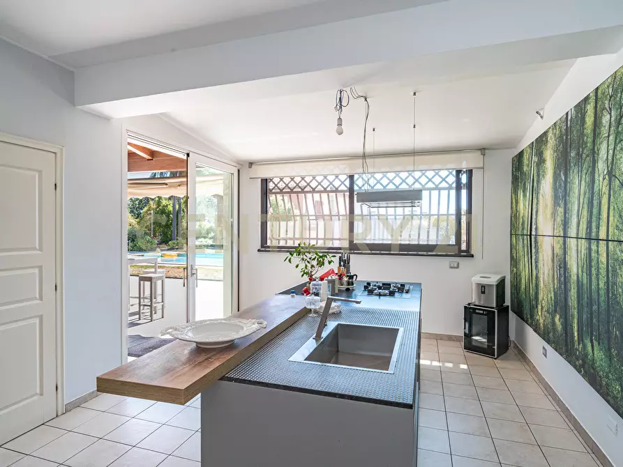 Immagine 15 di Villa in vendita  in Via Fisichelli a San Giovanni La Punta