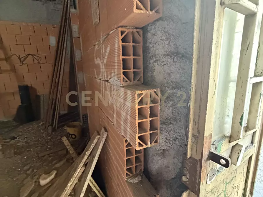 Immagine 38 di Rustico / casale in vendita  in Via Carlo Forlanini 49 a Catania