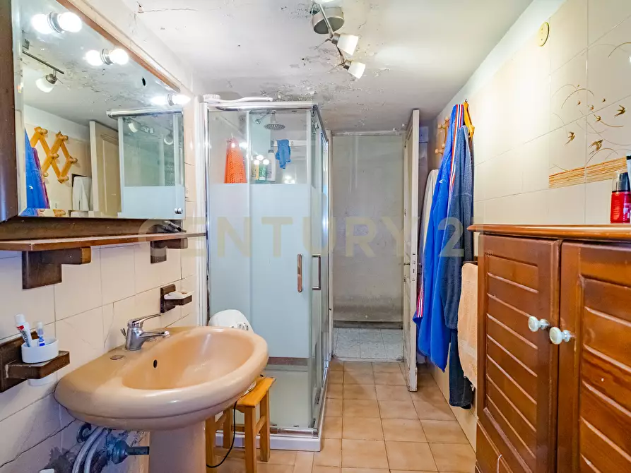 Immagine 10 di Pentalocale in vendita  in Via Francesco Riso 34 a Catania