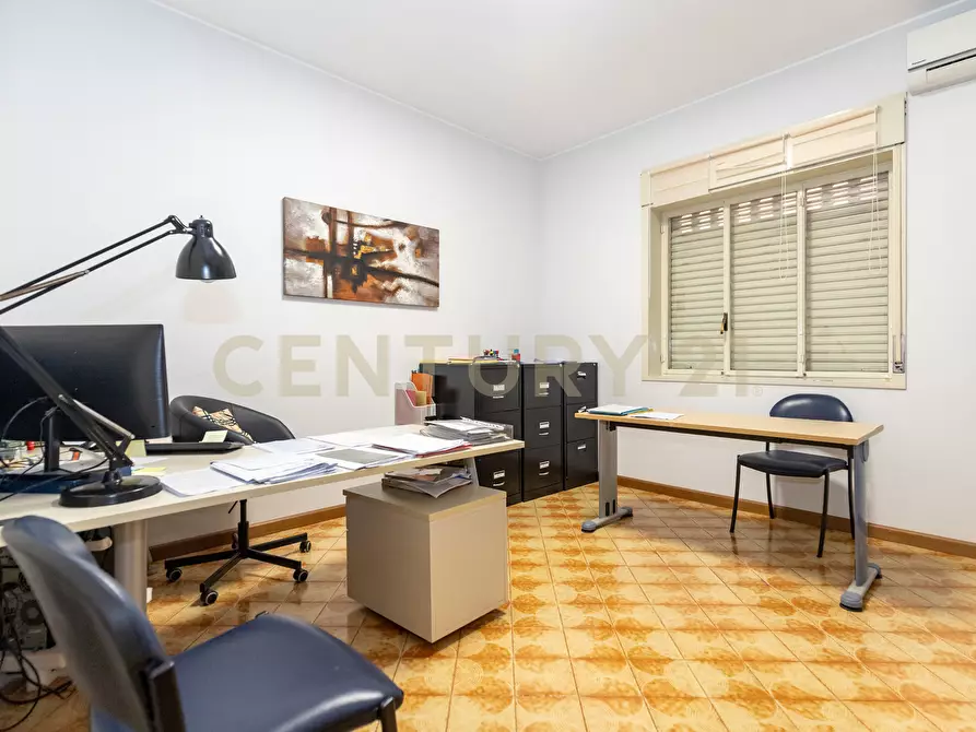 Immagine 29 di Pentalocale in vendita  in Via Grazia Deledda 2 a Catania