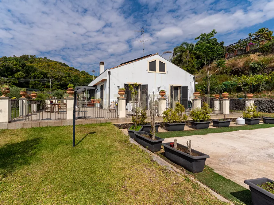Immagine 20 di Villa in vendita  in Via Dietro Serra 2 a Viagrande