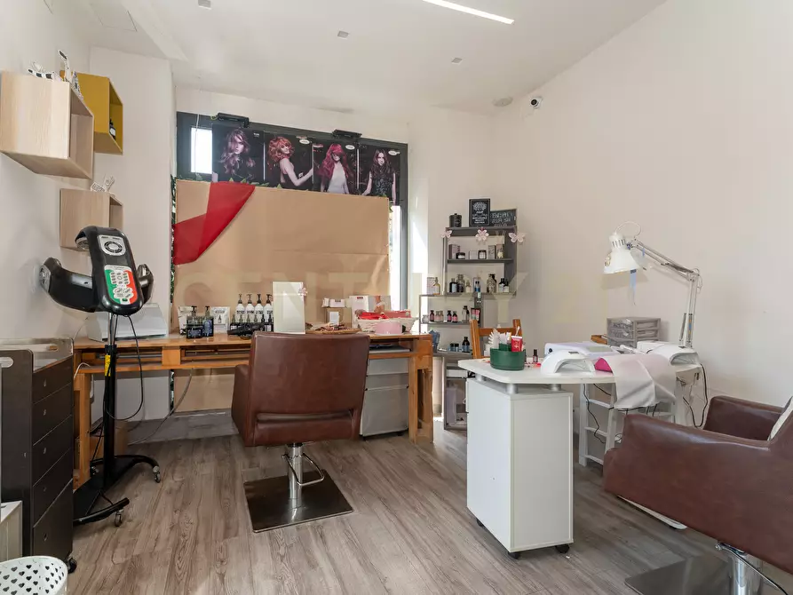 Immagine 8 di Locale commerciale in vendita  in Via del Bosco 163 a Catania