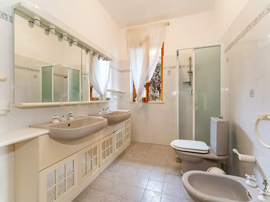 Immagine 39 di Casa bifamiliare in vendita  in Via Sebastiano Grasso 14 a Aci Catena