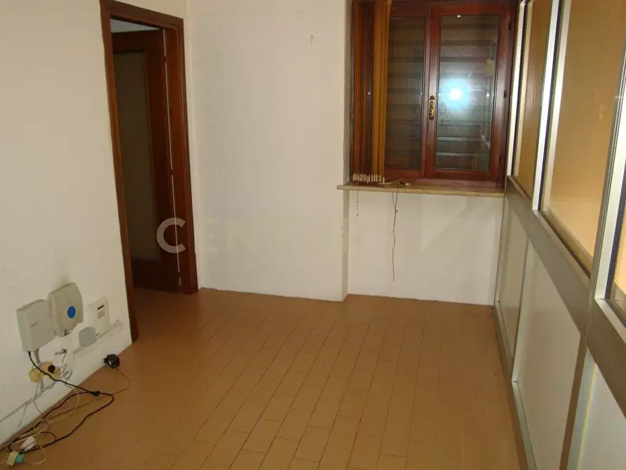 Immagine 20 di Locale commerciale in vendita  in Piazza Alcide De Gasperi 120 a San Giovanni Lupatoto