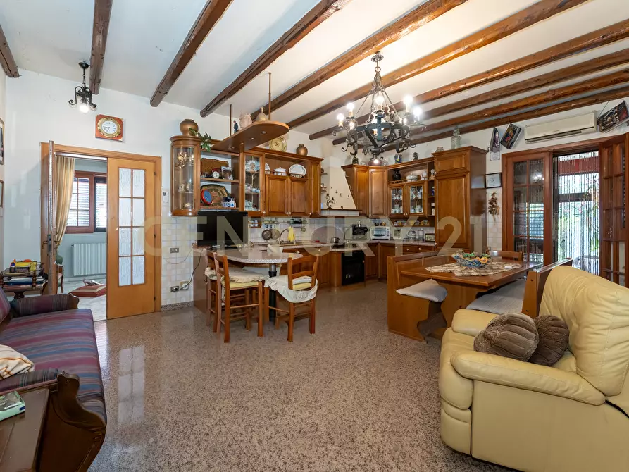 Immagine 42 di Villa in vendita  in Via Ottavia Penna 50 a Caltagirone