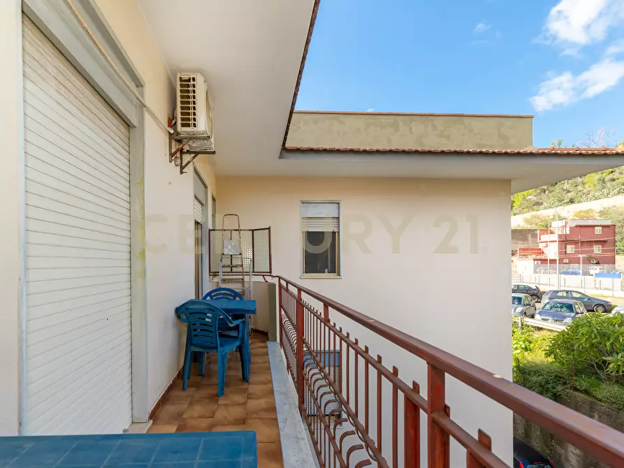 Immagine 12 di Quadrilocale in vendita  in Via Cavour 5 a Sant'alessio Siculo