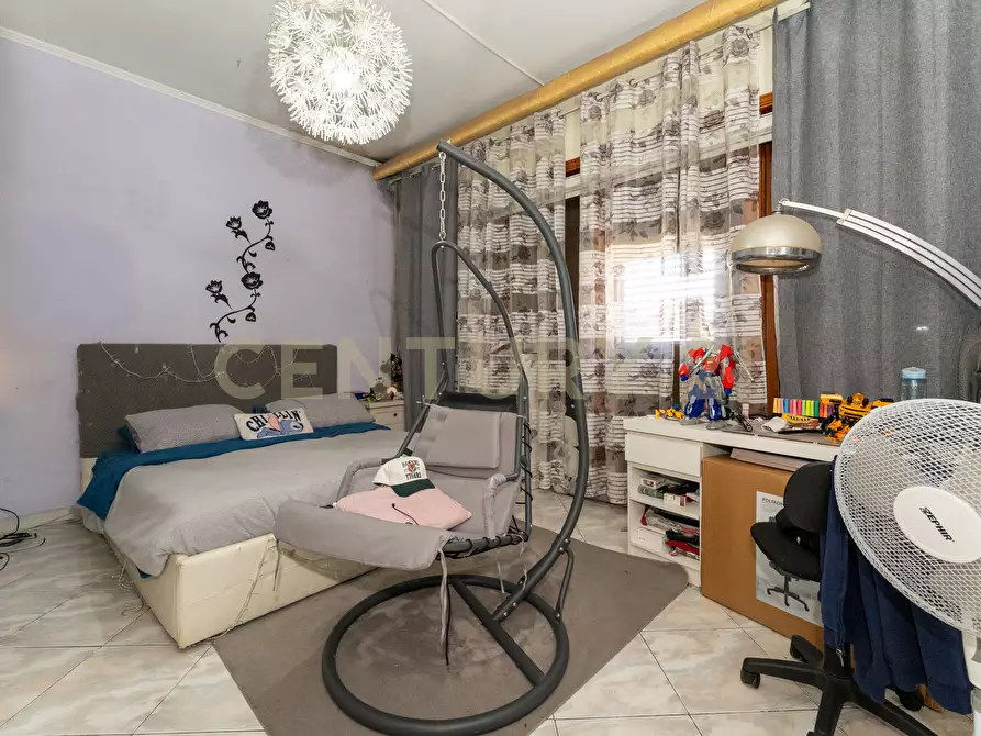 Immagine 9 di Pentalocale in vendita  in Via Antonio de Curtis 27 a Misterbianco