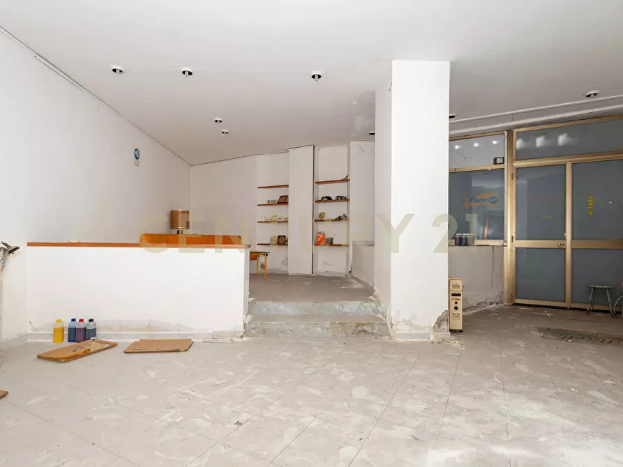 Immagine 29 di Locale commerciale in vendita  in Viale Mario Rapisardi 186 a Catania