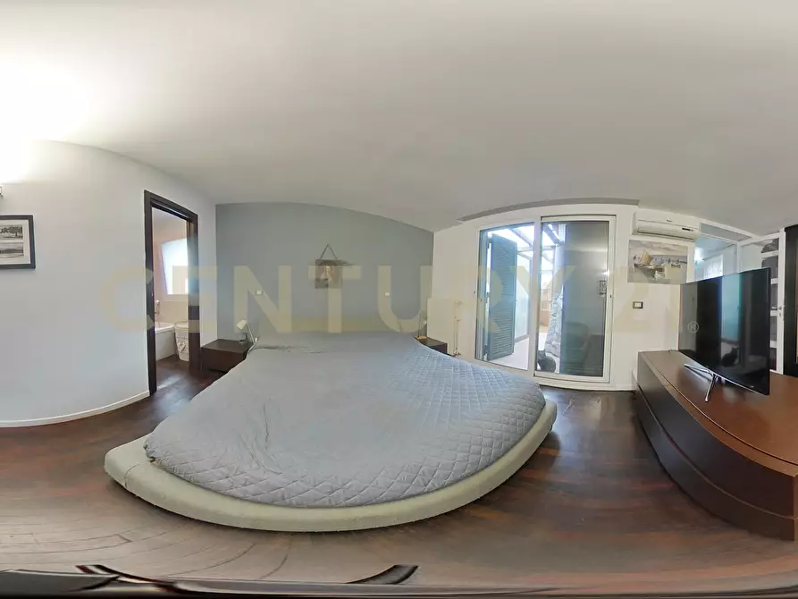 Immagine 71 di Attico in vendita  in Via Maria Gianni 85 a Catania