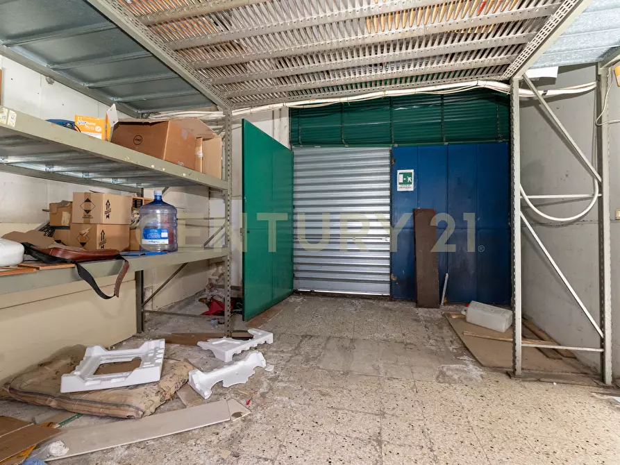 Immagine 33 di Magazzino in vendita  in Via Convento del Carmine 6 a Tremestieri Etneo