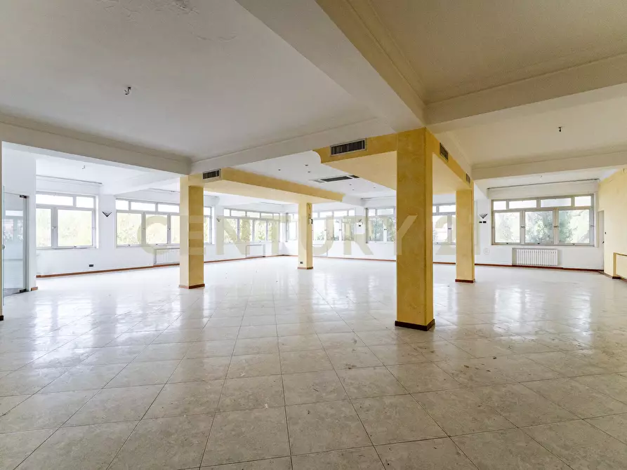 Immagine 4 di Locale commerciale in affitto  in Via Catira 2 a San Gregorio Di Catania