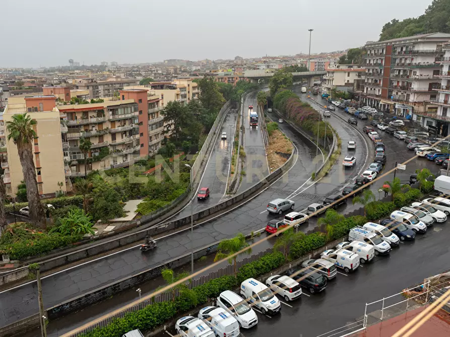 Immagine 26 di Pentalocale in vendita  in Via Due Obelischi 48 a Gravina Di Catania