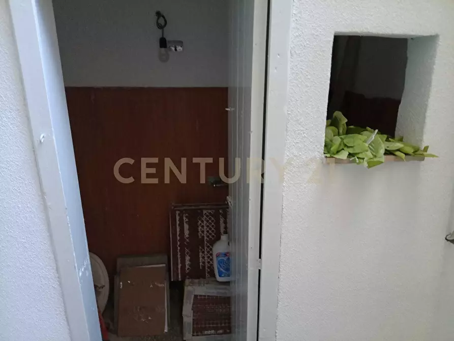 Immagine 11 di Locale commerciale in affitto  in Via Vittorio Emanuele 72 a Aci Catena