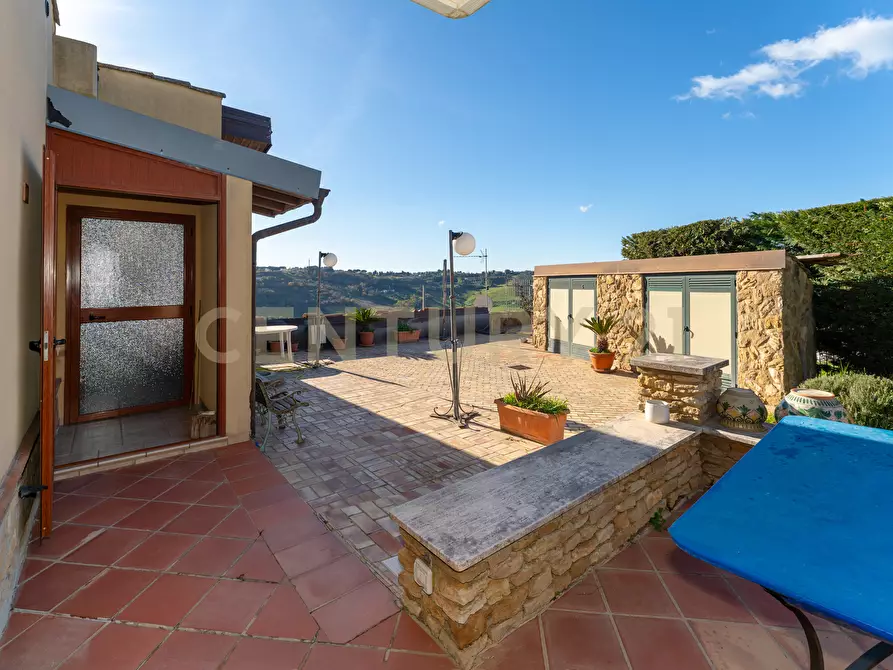 Immagine 25 di Villa in vendita  in Via Gela 95 a Caltagirone