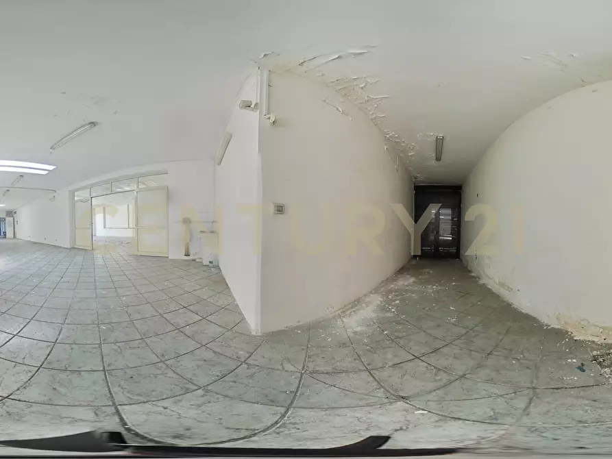 Immagine 42 di Locale commerciale in vendita  in Via Duca Degli Abruzzi 231 a Catania