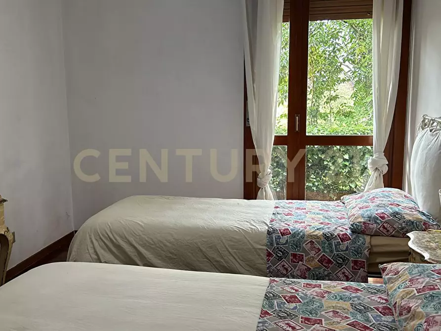 Immagine 6 di Pentalocale in vendita  in via della Camilluccia a Roma